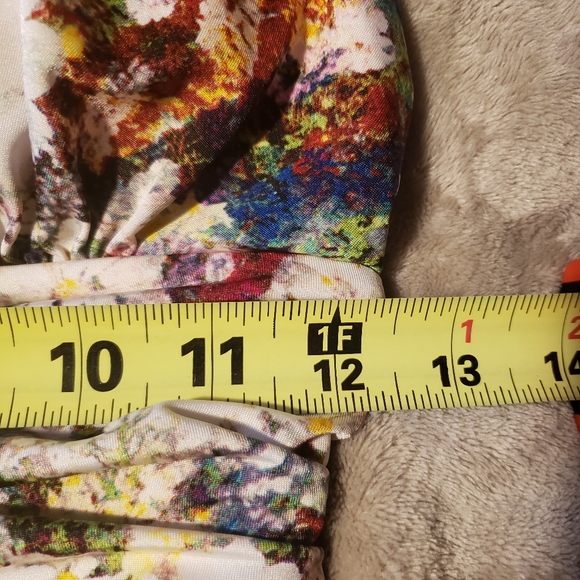 Guess halter top Size Small - Picture 10 of 10